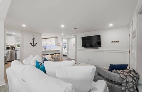 Gulfview Heights Casa | Reserve for Summer Now! Non Shedding Dog friendly - Gulf Coast FL Beach Bungalow
