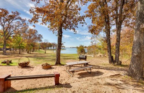 Cayuga Apartamento | Reservoir Access Pet-Friendly Kerens Cabin!