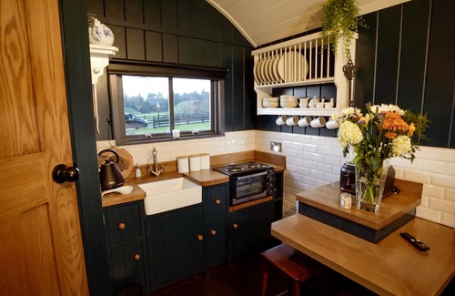 Limavady Apartamento | Reset surrounded by nature in one of our 4 Shepherds Huts at Ballyness