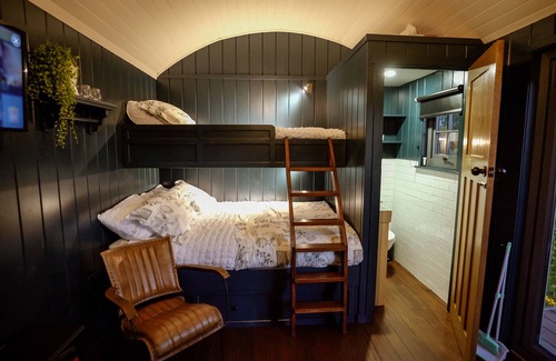 Limavady Apartamento | Reset surrounded by nature in one of our 4 Shepherds Huts at Ballyness