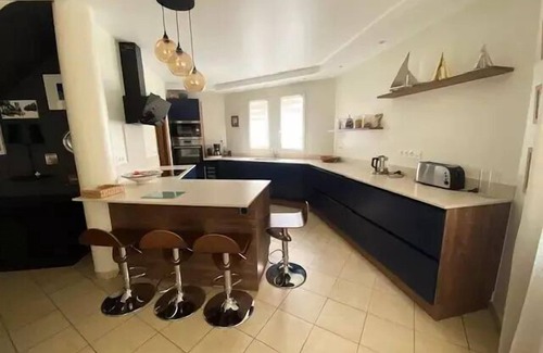L'Evescat Villa | Residence 656-la Seyne Sur Mer - Swimming pool, beach walking, WIFI, billiards, babyfoot, ping pong, BBQ...
