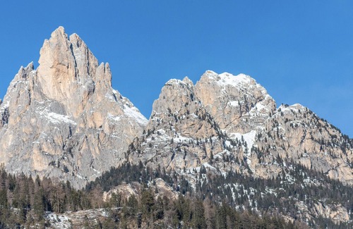 San Giovanni di Fassa Apartamento | "Residence Anda Appartamento 51" with Views of the Dolomite Peaks, Shared Indoor Pool & Jacuzzi