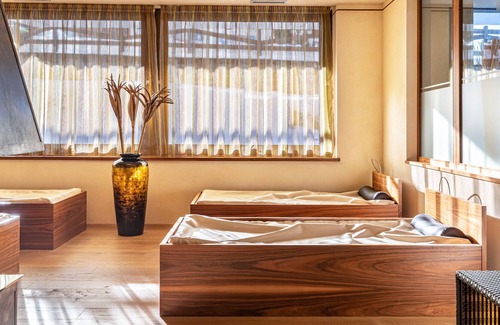San Giovanni di Fassa Apartamento | "Residence Anda Appartamento 51" with Views of the Dolomite Peaks, Shared Indoor Pool & Jacuzzi