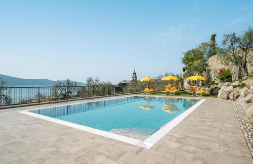 Gargnano Apartamento | Residence Dany appartamenti con cucina vista lago piscina e parcheggio