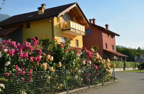 Colico Piano Apartamento | Residence Girasole Casa Gialla