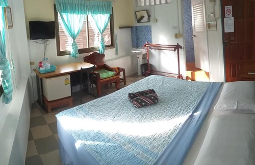 Bang Phra Cama Y Desayuno | Residence House