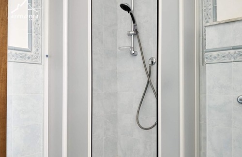 Cologna Spiaggia Apartamento | Complejo de apartamentos con vistas a la costa con piscina de hidromasaje y piscina para niños