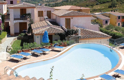 Tanaunella Apartamento | Residencia con piscina en Tanaunella - Budoni