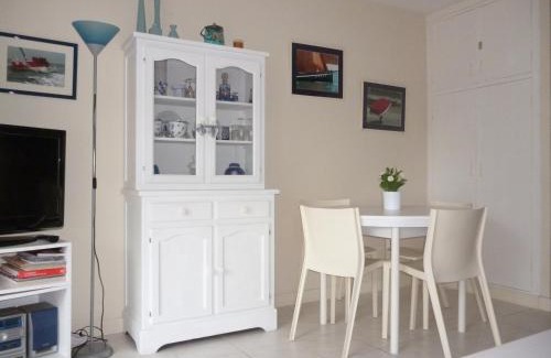 Carnac Apartamento | Residence Legenese - Studio COSY avec belle TERRASSE en REZ de JARDIN - 150m PLAGE