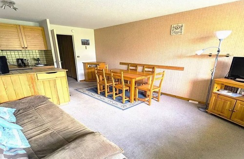 Vallouise-Pelvoux Apartamento | Residence Les Cytises - Nice T2 with balcony for 4 people with mountain views.
