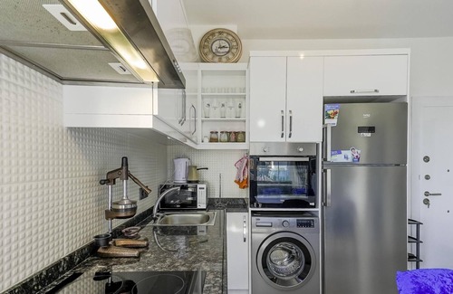 Seki Apartamento | Residence w Balcony and Shared Pool 7 min to Coast
