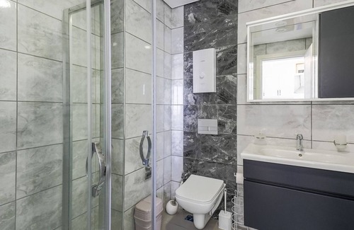 Seki Apartamento | Residence w Balcony and Shared Pool 7 min to Coast