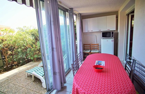L'Evescat Apartamento | ¡Residencia con piscina y estacionamiento privado!