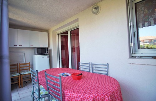 L'Evescat Apartamento | ¡Residencia con piscina y estacionamiento privado!