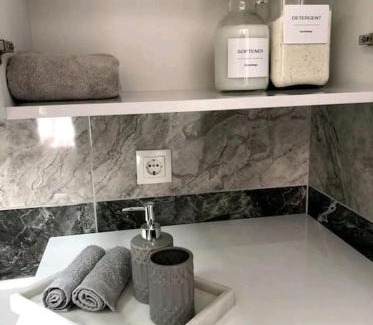 Bayraklı Apartamento | Residence with pool and sea view