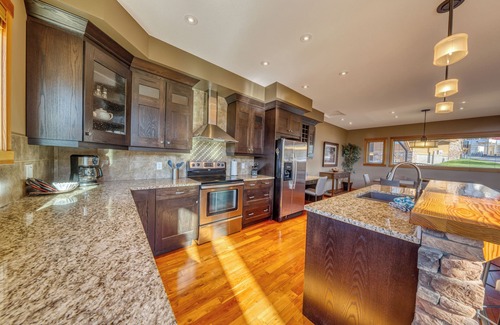 East Kootenay Casa | Residences 3 Bdrm Bugaboo Plus Condo: Unit 11 *Pet Friendly