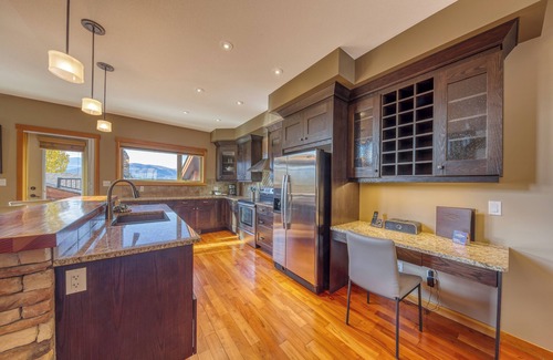 East Kootenay Casa | Residences 3 Bdrm Bugaboo Plus Condo: Unit 11 *Pet Friendly