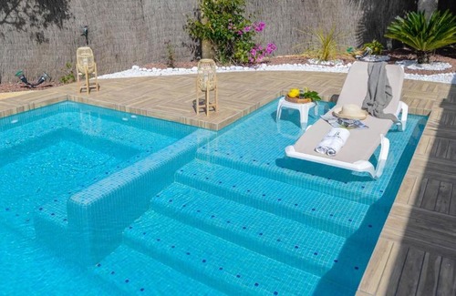 Puente Genil Casa | Residencial Las Torrecillas Casa 15 Puente Genil by Ruralidays
