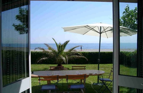 Pineto Condominio | Duplex 'pies en el agua' con jardín privado de 300 m2