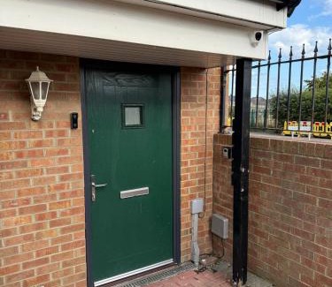 Blyth Casa | ResiLets - Berwick House - Large 4 Bed Townhouse - Contractor stays