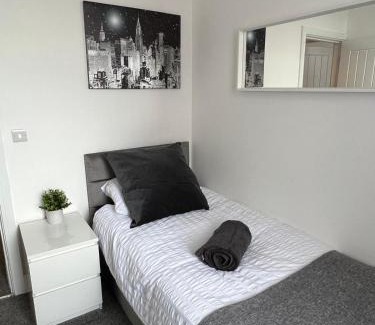 Gateshead Apartamento | ResiLets - Brighton Road, Central, 2 Mile From NCL
