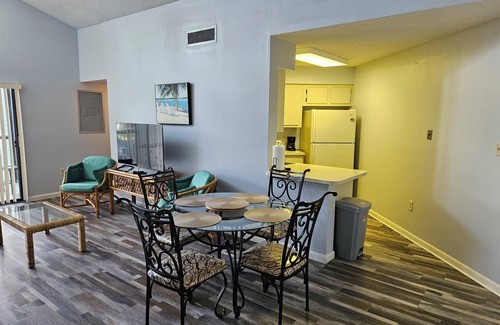 Ventura Condominio | Resort 2-bedroom condo in amazing Orlando with fitness room, WiFi, AC,