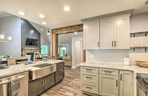 Salem Casa | Resort Access - Lake - Pools -Pickleball - Gym. Spacious townhome for groups