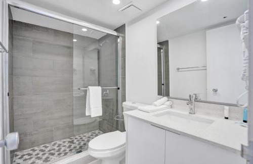 Mid Beach Apartamento | Resort beach condo w beach service 601