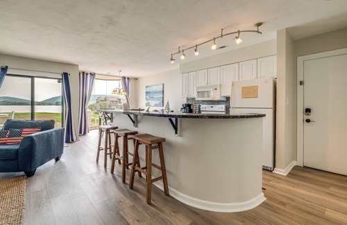 North Shore Condominio | ¡NUEVO! Condominio Resort con acceso a la piscina en Smith Mtn Lk!