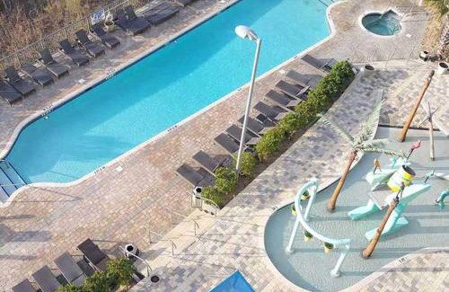 Downtown Myrtle Beach Apartamento | Resort condo w fire pit & balcony