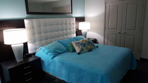 Downtown Myrtle Beach Apartamento | Resort condo w fire pit & balcony