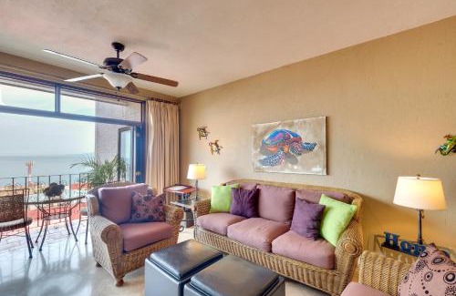 Centro de Puerto Vallarta Apartamento | Resort Condo with Pool Access and Pacific Ocean Views!