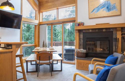 Lutsen Casa | Resort Hot Tub Pool Gym Ski-in out Fire Pits