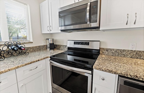 Villages of Seaport Condominio | Resort-like | Comforts of Home | Close to Port | 1bd1ba |1 dog <30lbs