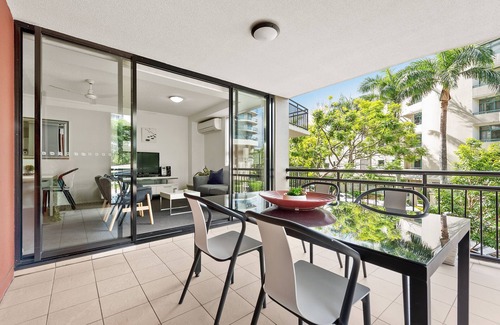 Kangaroo Point Apartamento | Resort Living < 10mins CBD ~ 2Bed / 2Bath / 1Car