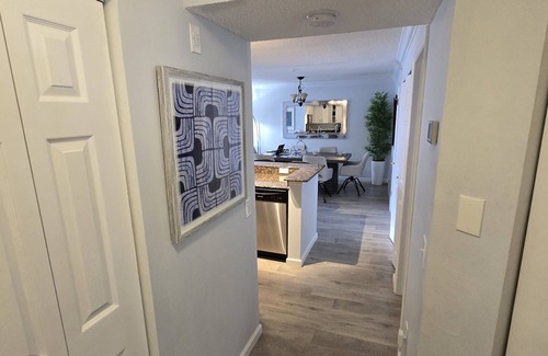 Feather Sound Condominio | Resort Living - 3 month+ rental, 3 BR - work and live in Clearwater/St Pete