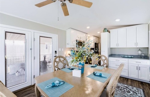 Carriage Manor Casa | Resort Living in this fully remodeled park home in Carriage Manor