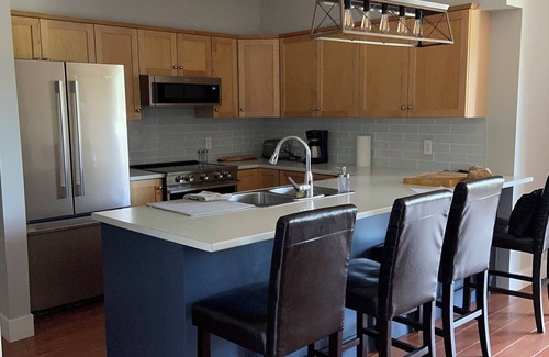 Quail Ridge Condominio | Resort living w/heated pool, hot tub, golf course, hiking trails, restaurants!