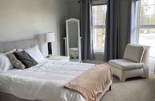 Quail Ridge Condominio | Resort living w/heated pool, hot tub, golf course, hiking trails, restaurants!