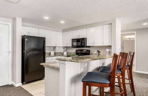 Seabreeze Historic District Complejo | Resort Managed Wyndham Ocean Walk 2BR Suites -4 Pools, Lazy River & Beach!