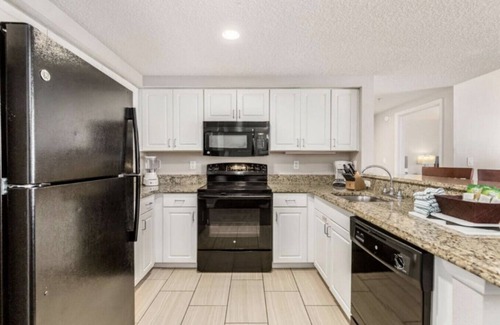Seabreeze Historic District Complejo | Resort Managed Wyndham Ocean Walk 2BR Suites -4 Pools, Lazy River & Beach!