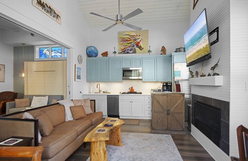 Port Aransas Cabina | Resort Pools, Golf Cart Boardwalk to Beach
