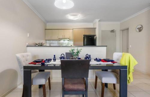Westcourt Apartamento | Resort Splendor - Top Floor Apartment in Cairns One