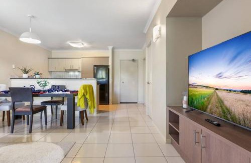 Westcourt Apartamento | Resort Splendor - Top Floor Apartment in Cairns One