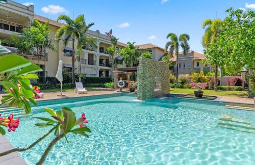 Westcourt Apartamento | Resort Splendor - Top Floor Apartment in Cairns One