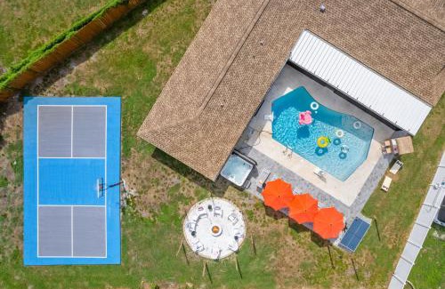 Walsingham Casa | Resort Style Backyard Pool Movie Game Room