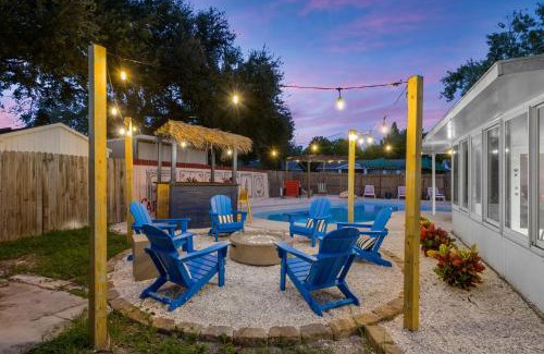 Largo Casa | Resort Style Backyard Tiki Bar Pool Hot Tub