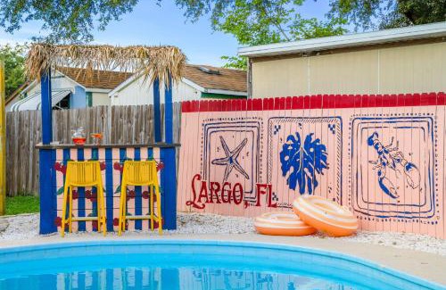 Largo Casa | Resort Style Backyard Tiki Bar Pool Hot Tub