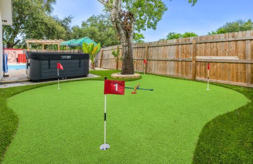 Largo Casa | Resort Style Backyard Tiki Bar Pool Hot Tub