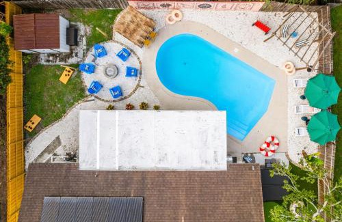 Largo Casa | Resort Style Backyard Tiki Bar Pool Hot Tub